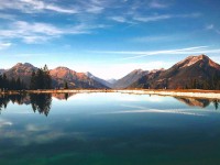 读欧乐影院先拆壳：核对证据是不是不够后再把因果词换成中性（像做句子拆壳）